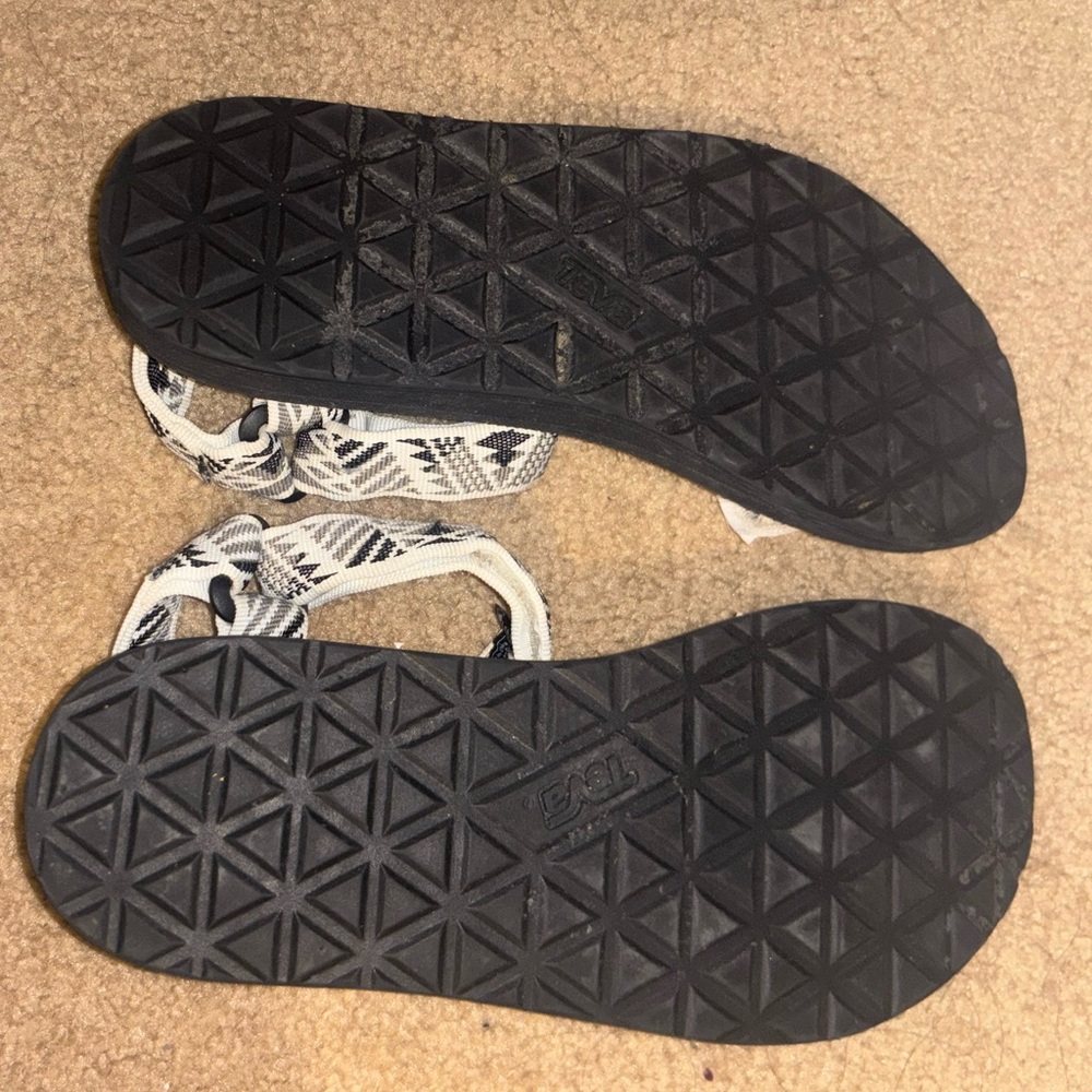 Teva Universal black white  Patterned Sandals 8 - Picture 4 of 5